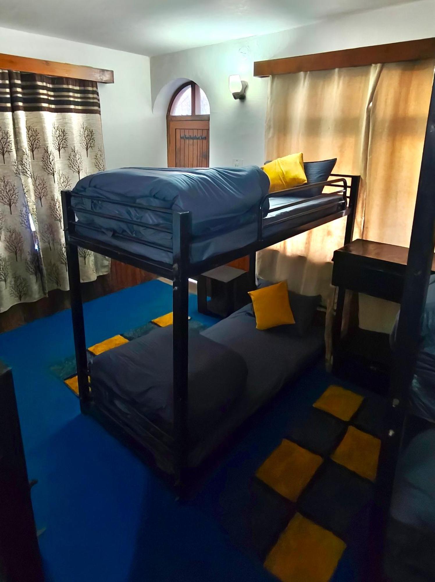 Basecamp Manali Vandrarhem Rum bild