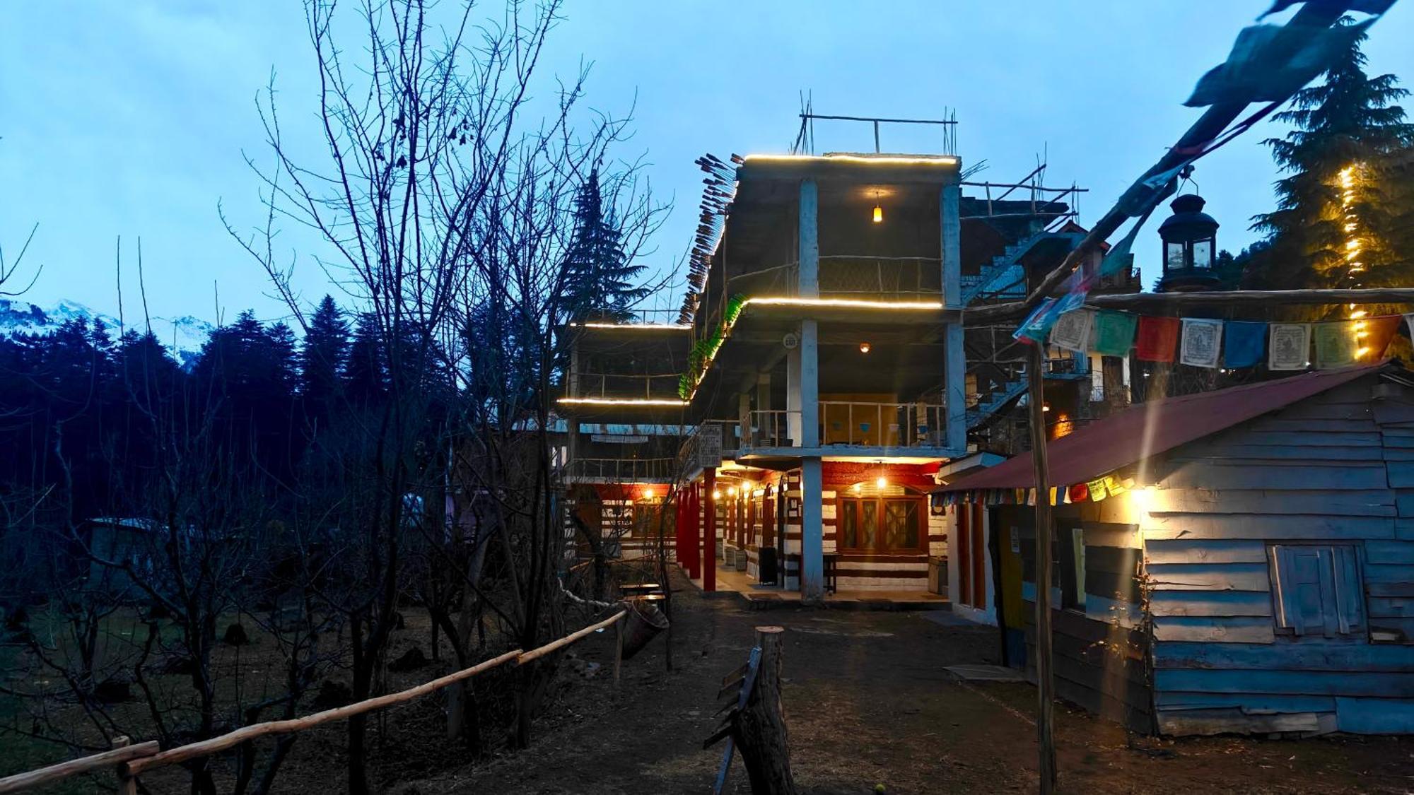 Basecamp Manali Vandrarhem Exteriör bild