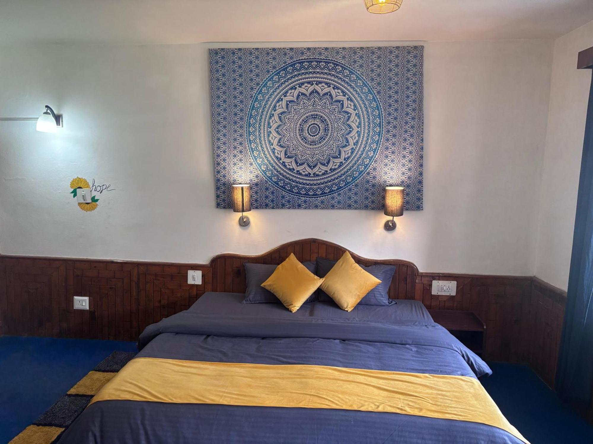 Basecamp Manali Vandrarhem Rum bild